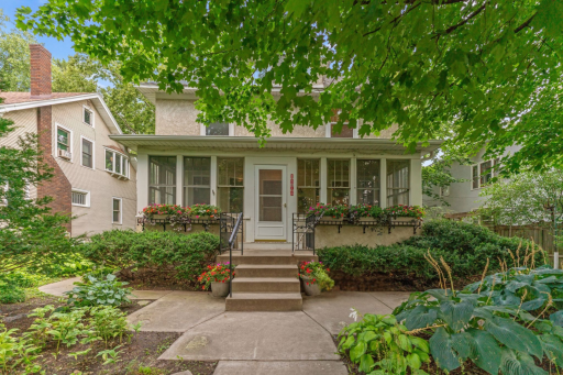 1374 Raymond Avenue, Saint Paul, MN 55108