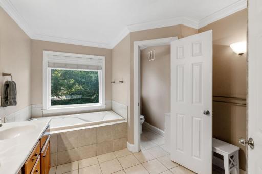 917 Parkview Lane, Victoria, MN 55386