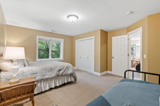 917 Parkview Lane, Victoria, MN 55386