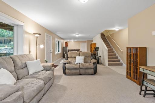917 Parkview Lane, Victoria, MN 55386