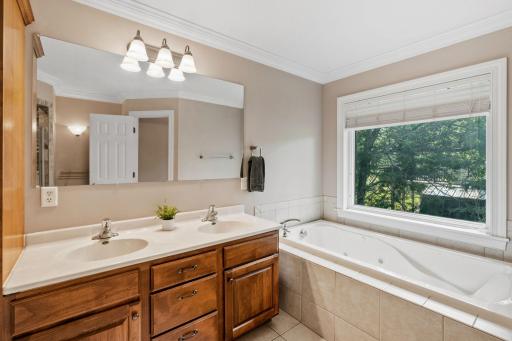 917 Parkview Lane, Victoria, MN 55386