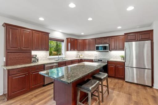 917 Parkview Lane, Victoria, MN 55386