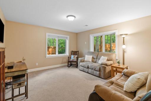 917 Parkview Lane, Victoria, MN 55386