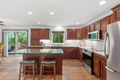 917 Parkview Lane, Victoria, MN 55386