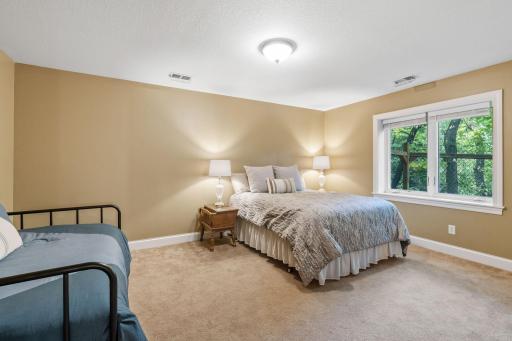 917 Parkview Lane, Victoria, MN 55386