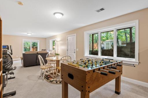 917 Parkview Lane, Victoria, MN 55386