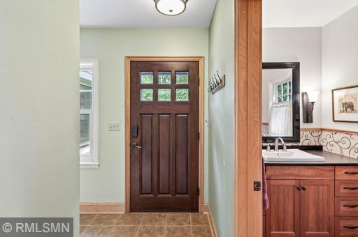 2431 S Shore Boulevard, Saint Paul, MN 55110