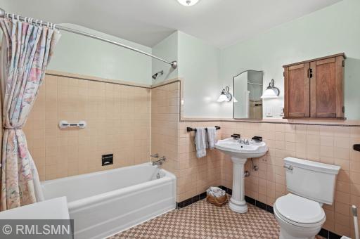 2431 S Shore Boulevard, Saint Paul, MN 55110