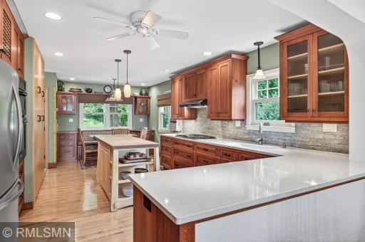 2431 S Shore Boulevard, Saint Paul, MN 55110