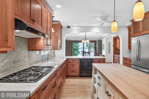 2431 S Shore Boulevard, Saint Paul, MN 55110
