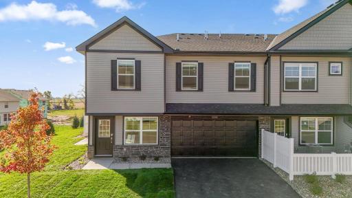 5285 Long Pointe Pass, Woodbury, MN 55129