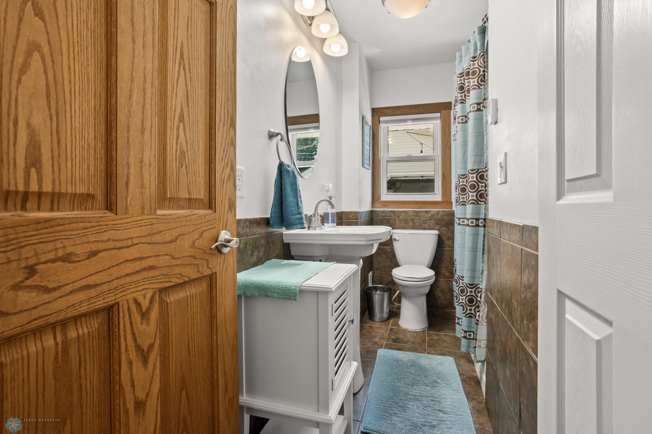 Full Bathroom HEATED FLOORS!