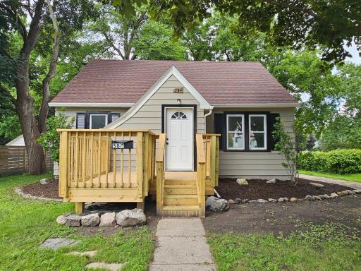 584 Bluff Street NE, Hutchinson, MN 55350