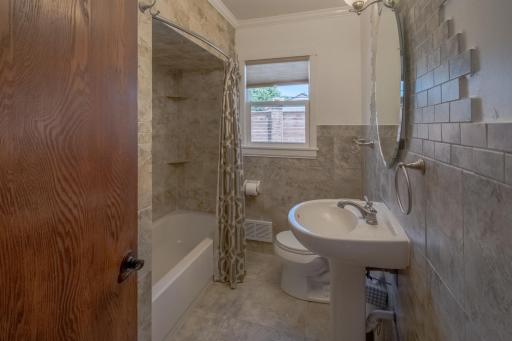 5800 Halifax Avenue N, Minneapolis, MN 55429