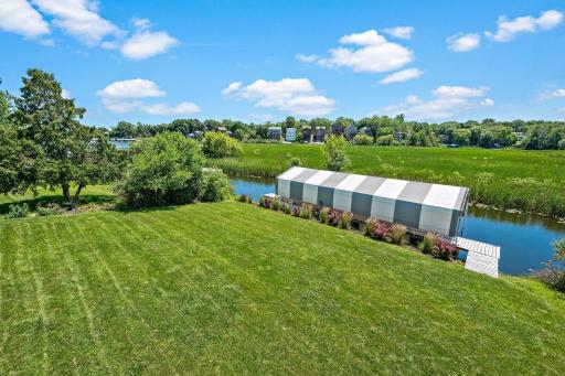 South facing, level walkout lot surrounded by Pet Safe invisible fencing. Lakeshore is privately owned by the sellers. Private access - It is NOT a part of the Mound city shared dock prog.