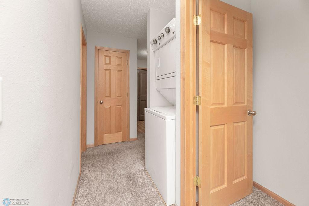 Laundry/Hall