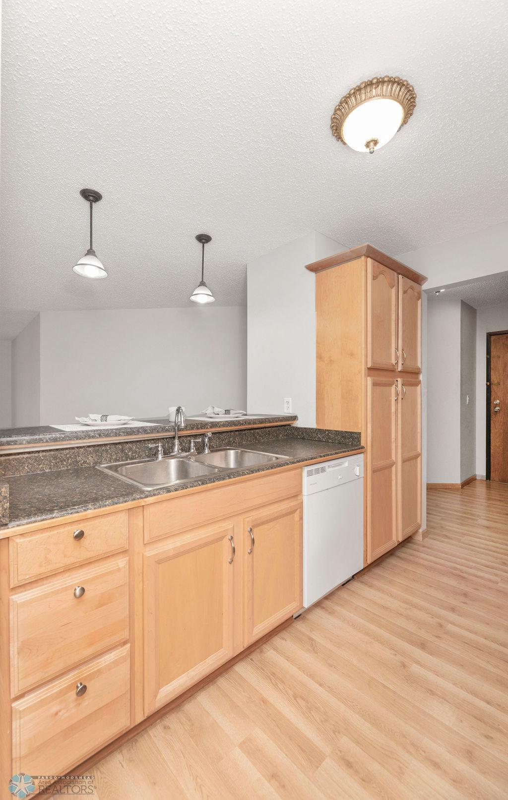 Kitchen/Cabinets