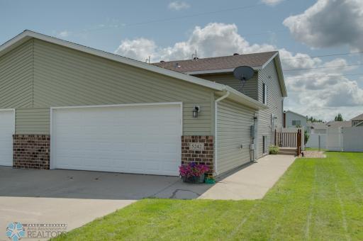5242 48th Avenue S, Fargo, ND 58104