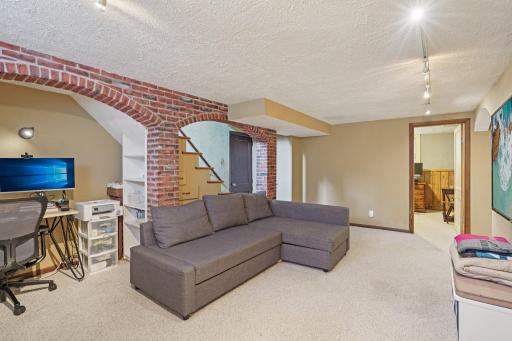 2616 W 60th Street, Minneapolis, MN 55410