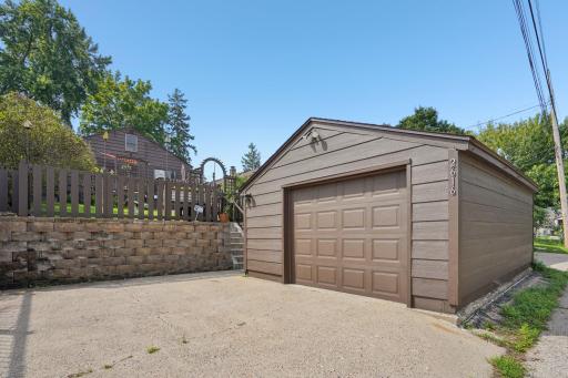 2616 W 60th Street, Minneapolis, MN 55410