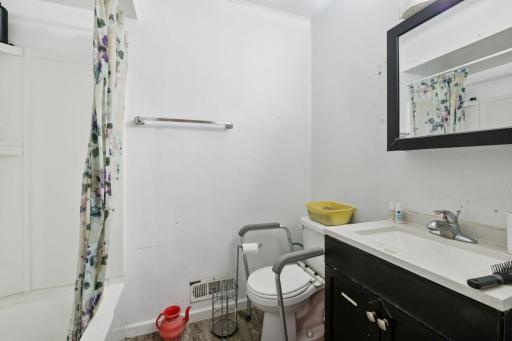3537 Aquila Avenue South - Spacecrafting - 0012.jpg