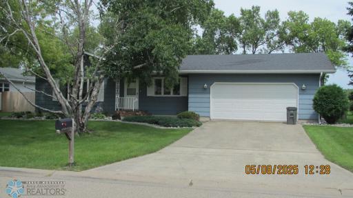 1614 S 27th Avenue S, Moorhead, MN 56560