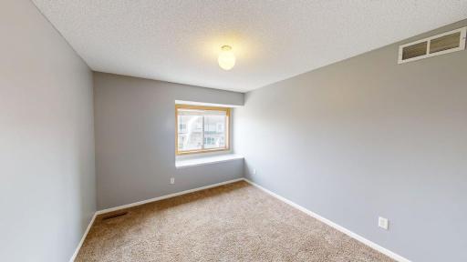 18372 English Avenue, Farmington, MN 55024