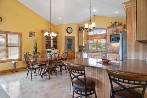 2390 Jennifer Lane, Shakopee, MN 55379