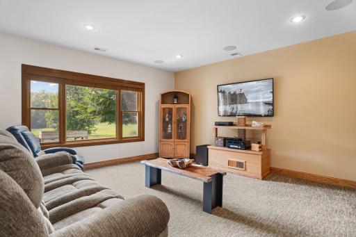 2390 Jennifer Lane, Shakopee, MN 55379