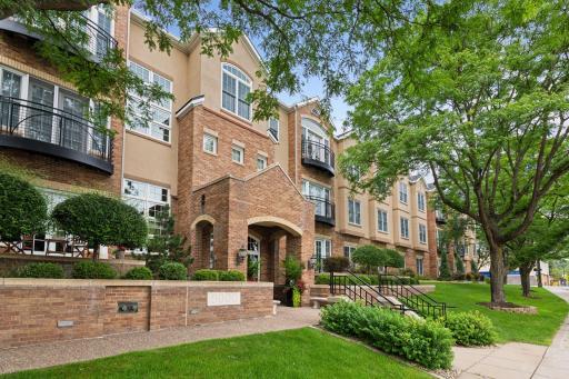 Welcome to The Henley at 5000 Halifax Ave #307