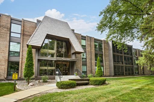 Photo for 6105 Lincoln Drive, 231, Minneapolis, MN 55436 - listing #6767272 6105 Lincoln Drive, 231, Minneapolis, MN 55436