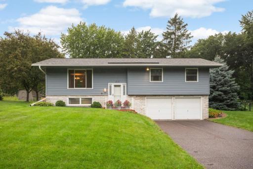 Well maintained split level home. Lovely inside and out!