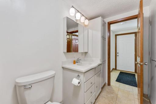 9657 Hampshire Lane, Eden Prairie, MN 55347
