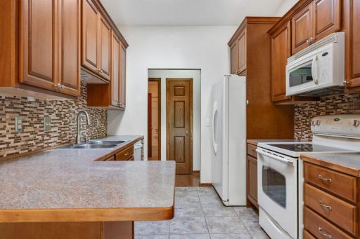 9657 Hampshire Lane, Eden Prairie, MN 55347