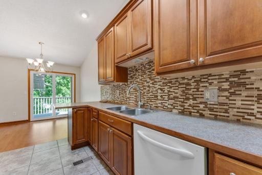 9657 Hampshire Lane, Eden Prairie, MN 55347
