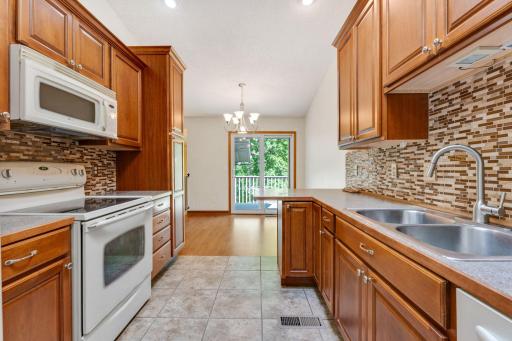 9657 Hampshire Lane, Eden Prairie, MN 55347