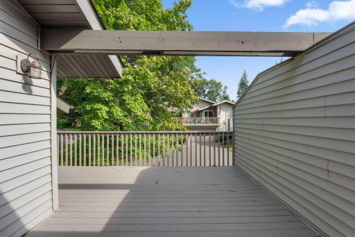 9657 Hampshire Lane, Eden Prairie, MN 55347
