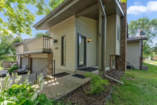 9657 Hampshire Lane, Eden Prairie, MN 55347