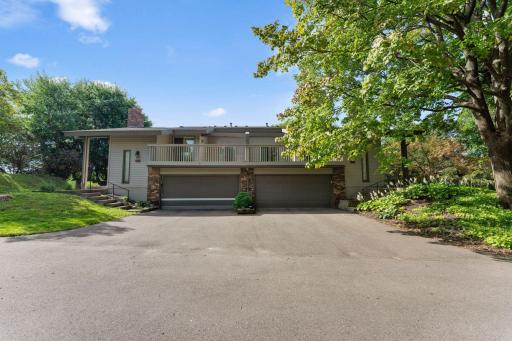 9657 Hampshire Lane, Eden Prairie, MN 55347