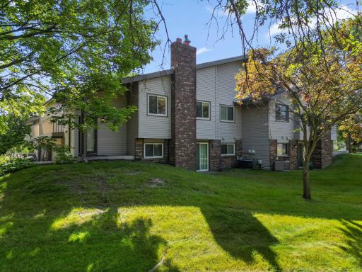 9657 Hampshire Lane, Eden Prairie, MN 55347
