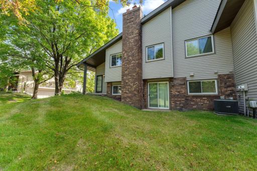 9657 Hampshire Lane, Eden Prairie, MN 55347