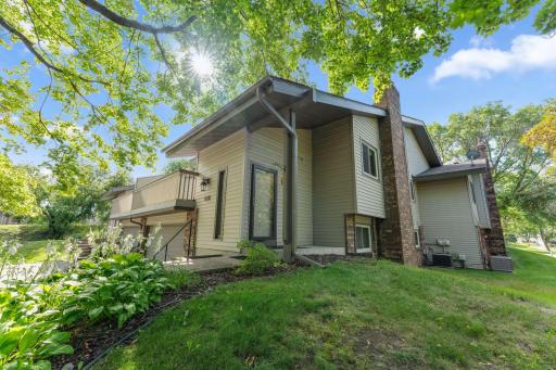 9657 Hampshire Lane, Eden Prairie, MN 55347