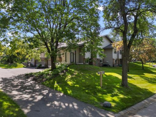 9657 Hampshire Lane, Eden Prairie, MN 55347