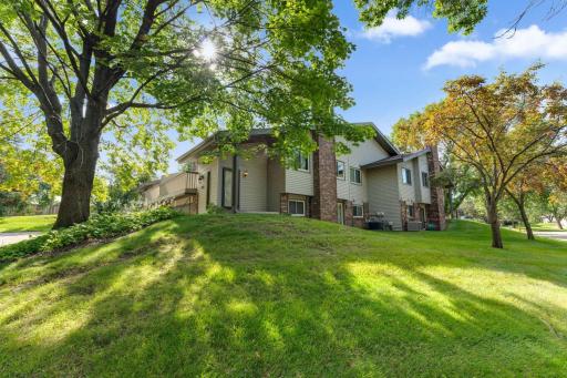 9657 Hampshire Lane, Eden Prairie, MN 55347