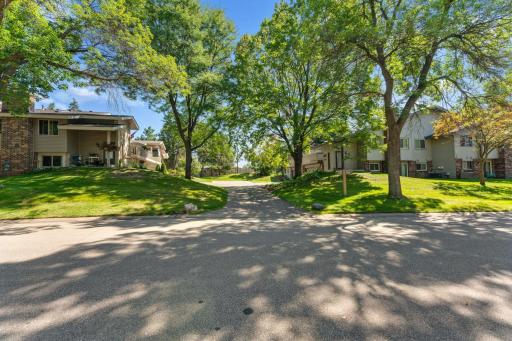 9657 Hampshire Lane, Eden Prairie, MN 55347