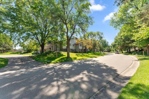9657 Hampshire Lane, Eden Prairie, MN 55347