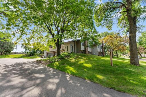 9657 Hampshire Lane, Eden Prairie, MN 55347