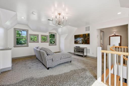 Landing at top of 2nd floor - family room/loft