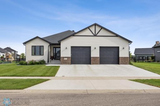 974 50th Avenue W, West Fargo, ND 58078