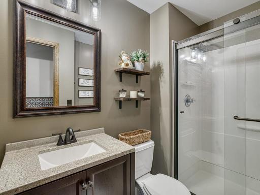 30 - Bathroom.jpg